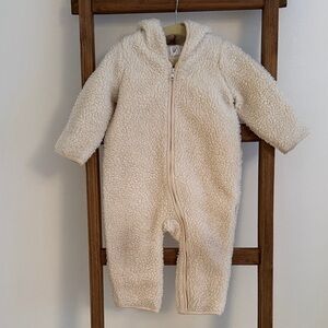 Baby Gap Cozy Cream Sherpa One Piece/bunting suit for cold weather size 12-18m